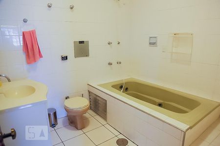 Banheiro 2 de casa à venda com 4 quartos, 220m² em Vila Virginia, São Paulo