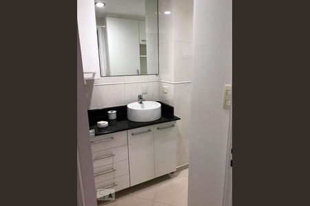 Banheiro de apartamento à venda com 1 quarto, 52m² em Barra da Tijuca, Rio de Janeiro