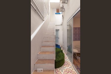 Escadas de casa à venda com 8 quartos, 200m² em Pinheiros, São Paulo