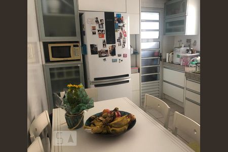 Cozinha de apartamento para alugar com 2 quartos, 80m² em Vila Anglo Brasileira, São Paulo