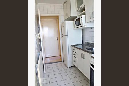 Cozinha de apartamento para alugar com 3 quartos, 60m² em Chácara Califórnia, São Paulo