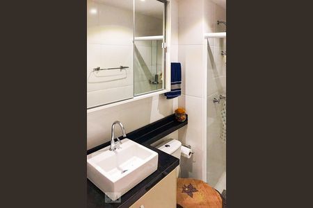 Banheiro  de apartamento à venda com 3 quartos, 65m² em Protásio Alves, Porto Alegre