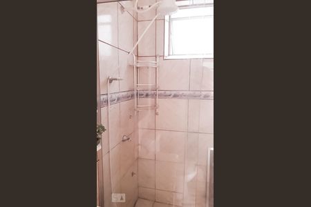 Banheiro de apartamento para alugar com 3 quartos, 70m² em Vila Nova, Porto Alegre