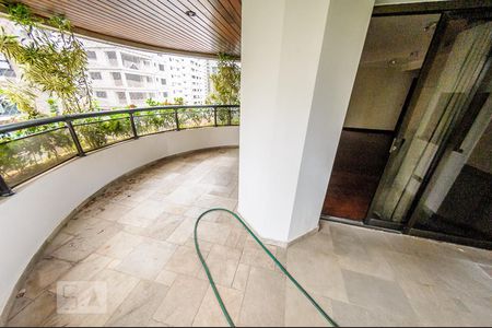 Varanda de apartamento à venda com 4 quartos, 284m² em Cambuí, Campinas