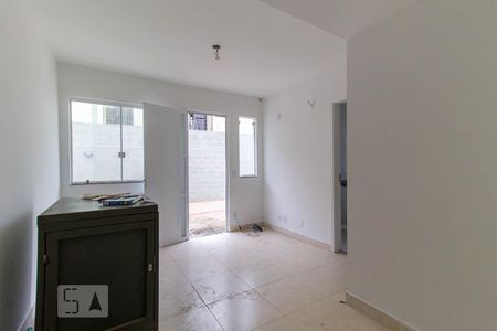 Sala de casa de condomínio para alugar com 2 quartos, 80m² em Riachuelo, Rio de Janeiro