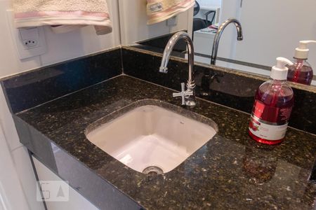 Detalhe do Banheiro de kitnet/studio para alugar com 1 quarto, 27m² em Bethaville I, Barueri