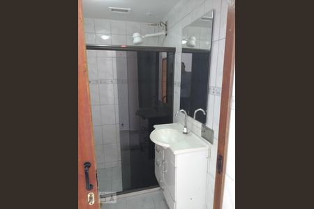 Banheiro de apartamento para alugar com 1 quarto, 48m² em Tanque, Rio de Janeiro