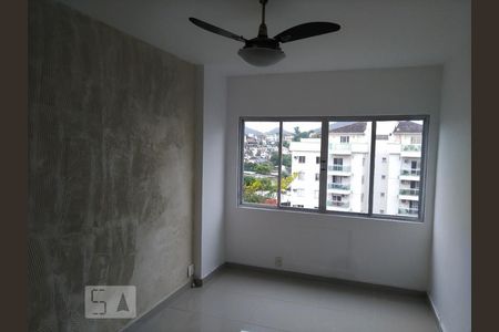 Sala de apartamento para alugar com 1 quarto, 48m² em Tanque, Rio de Janeiro