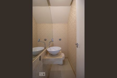 Lavabo de casa de condomínio para alugar com 4 quartos, 275m² em Barra da Tijuca, Rio de Janeiro