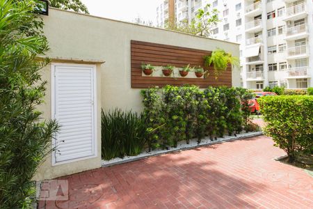 Condomínio - Entrada de apartamento para alugar com 2 quartos, 52m² em Anil, Rio de Janeiro