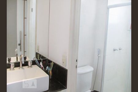 Banheiro de apartamento para alugar com 2 quartos, 52m² em Anil, Rio de Janeiro