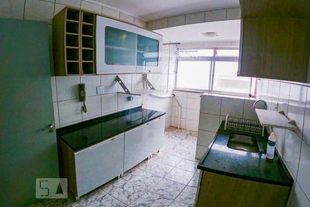 Cozinha  de apartamento para alugar com 1 quarto, 46m² em Vila Ipiranga, Porto Alegre