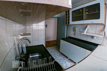 Cozinha  de apartamento à venda com 1 quarto, 46m² em Vila Ipiranga, Porto Alegre