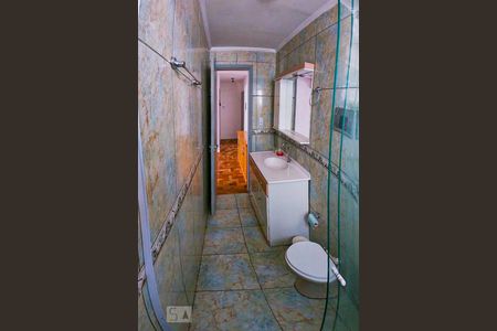 Banheiro  de apartamento para alugar com 1 quarto, 46m² em Vila Ipiranga, Porto Alegre