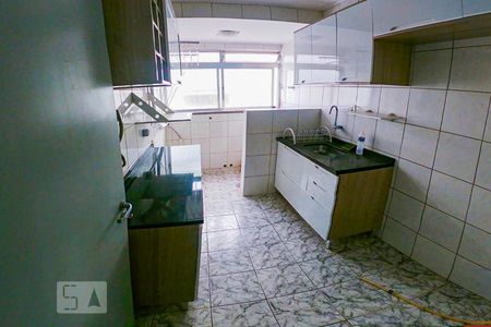 Cozinha  de apartamento à venda com 1 quarto, 46m² em Vila Ipiranga, Porto Alegre