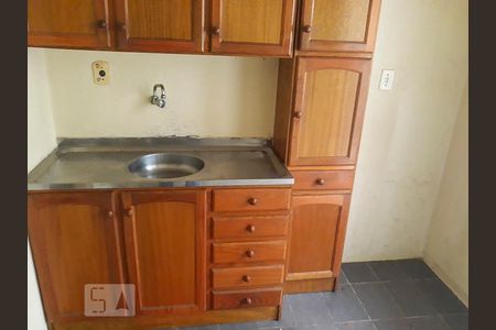 Cozinha de apartamento para alugar com 1 quarto, 40m² em Cristal, Porto Alegre