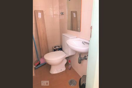 Banheiro de serviço de apartamento à venda com 3 quartos, 73m² em Jardim Londrina, São Paulo