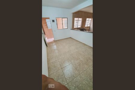 Sala de casa para alugar com 1 quarto, 45m² em Vila Caraguatá, São Paulo
