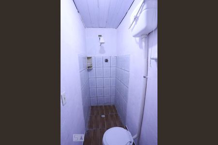 Banheiro de casa para alugar com 1 quarto, 30m² em Vila Antonina, São Paulo