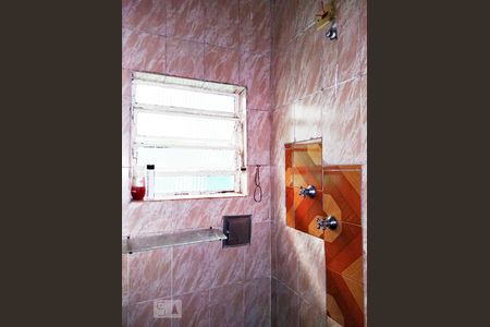 Banheiro de casa para alugar com 2 quartos, 90m² em Vila Constança, São Paulo