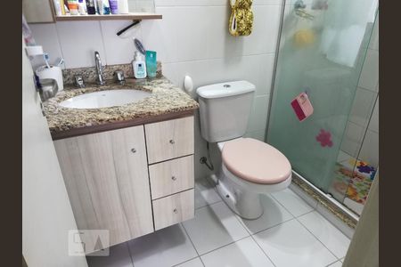 Banheiro 2 de apartamento para alugar com 2 quartos, 64m² em Jardim Carvalho, Porto Alegre