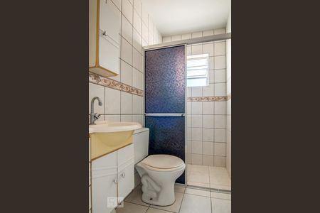 Banheiro de casa para alugar com 2 quartos, 70m² em Vila Paulicéia, São Paulo