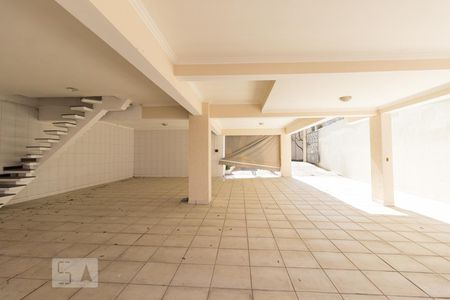 Garagem de casa para alugar com 5 quartos, 300m² em City América, São Paulo