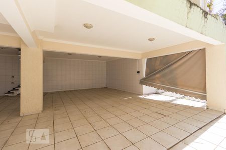 Garagem de casa para alugar com 5 quartos, 300m² em City América, São Paulo