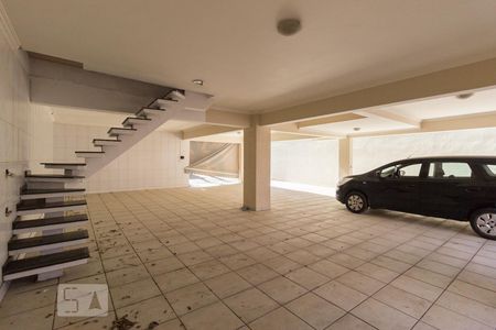 Garagem de casa para alugar com 5 quartos, 300m² em City América, São Paulo