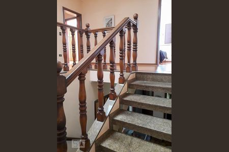 Casa para alugar com 490m², 2 quartos e 8 vagas Casa para alugar com 490m², 2 quartos e 8 vagasEscada