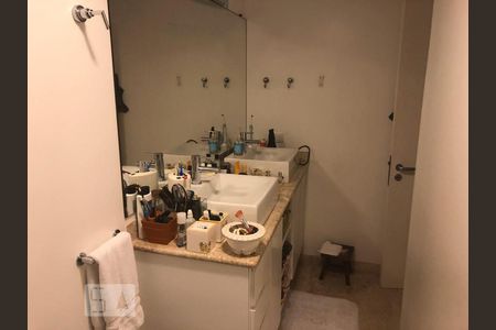 Banheiro de apartamento à venda com 3 quartos, 307m² em Real Parque, São Paulo