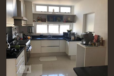 Cozinha de apartamento à venda com 3 quartos, 307m² em Real Parque, São Paulo