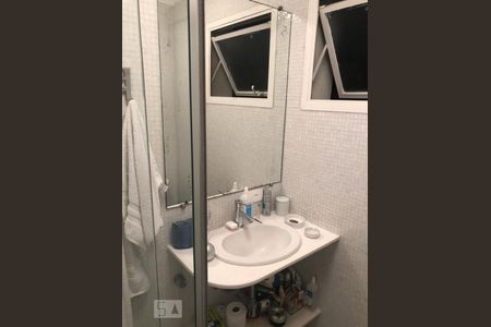 Banheiro  de apartamento à venda com 3 quartos, 307m² em Real Parque, São Paulo