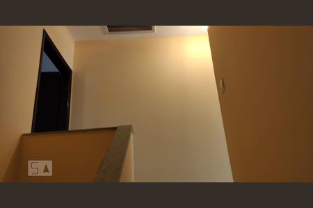 Corredor de casa para alugar com 2 quartos, 126m² em Vila Santo Estéfano, São Paulo