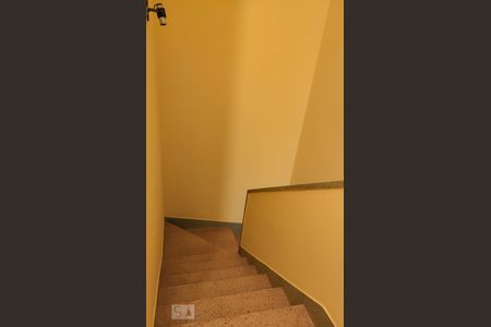 Escada de casa para alugar com 2 quartos, 126m² em Vila Santo Estéfano, São Paulo