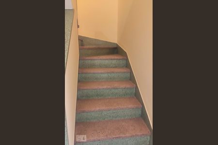 Escada de casa para alugar com 2 quartos, 126m² em Vila Santo Estéfano, São Paulo