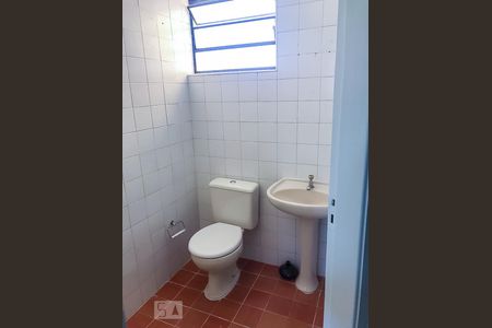 Banheiro de kitnet/studio para alugar com 1 quarto, 50m² em Centro, Campinas