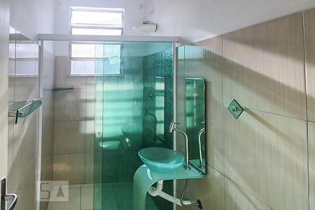 Banheiro de apartamento para alugar com 1 quarto, 54m² em Irajá, Rio de Janeiro