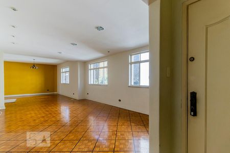 Apartamento para alugar com 248m², 4 quartos e 1 vagaEntrada