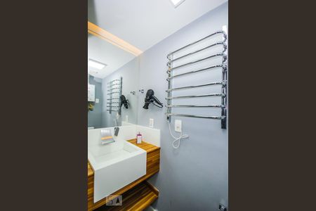 Banheiro de kitnet/studio à venda com 1 quarto, 25m² em Copacabana, Rio de Janeiro
