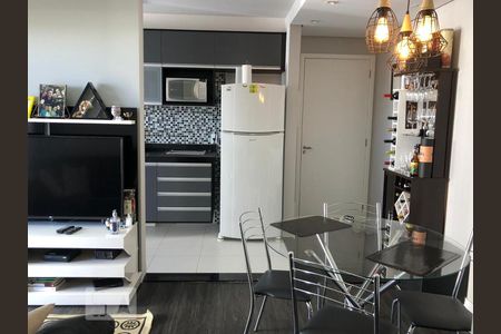 Sala de apartamento para alugar com 2 quartos, 62m² em Vila Anastácio, São Paulo