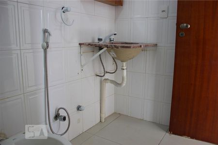 Banheiro de apartamento para alugar com 2 quartos, 47m² em Barra da Tijuca, Rio de Janeiro