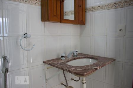 Banheiro de apartamento para alugar com 2 quartos, 47m² em Barra da Tijuca, Rio de Janeiro