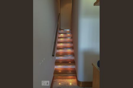 Escadas de apartamento para alugar com 2 quartos, 79m² em Flamengo, Rio de Janeiro