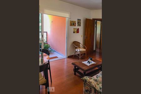 Sala  de apartamento para alugar com 2 quartos, 90m² em Passo da Areia, Porto Alegre