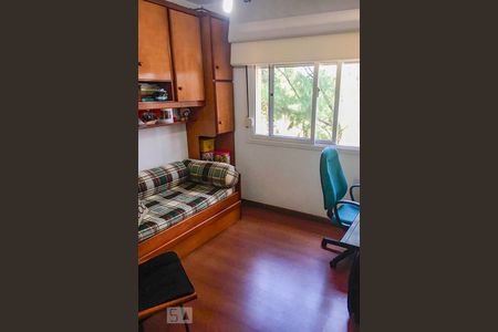 Quarto 1 de apartamento para alugar com 2 quartos, 90m² em Passo da Areia, Porto Alegre