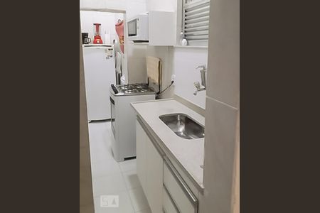 Cozinha de apartamento para alugar com 1 quarto, 42m² em Botafogo, Rio de Janeiro