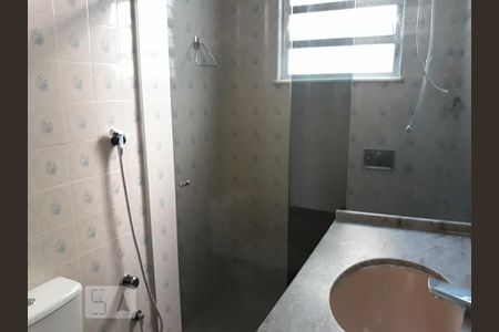 Banheiro de apartamento para alugar com 2 quartos, 74m² em Olaria, Rio de Janeiro