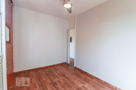 Quarto 1 de apartamento para alugar com 2 quartos, 56m² em Taquara, Rio de Janeiro