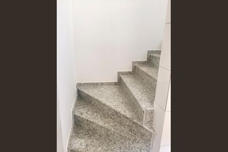 Escada da Cobertura de apartamento para alugar com 2 quartos, 91m² em Vila Amábile Pezzolo, Santo André